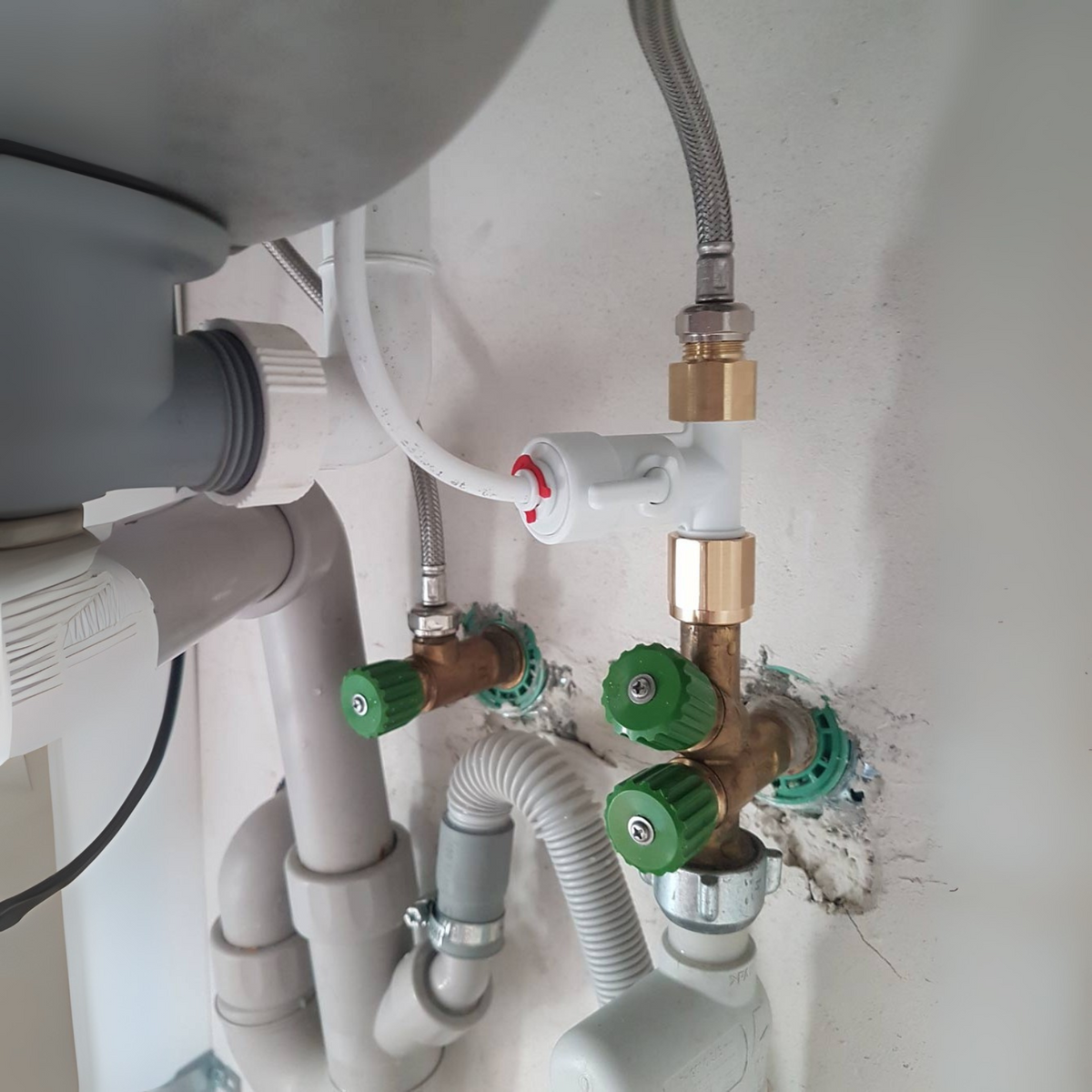 Valve d'arrêt pour eau potable avec clapet anti-retour intégré